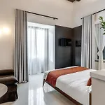 Pensión Residenze Piazza Dante 3*