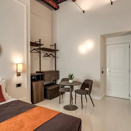 Residenze Piazza Dante Πανσιόν 3*