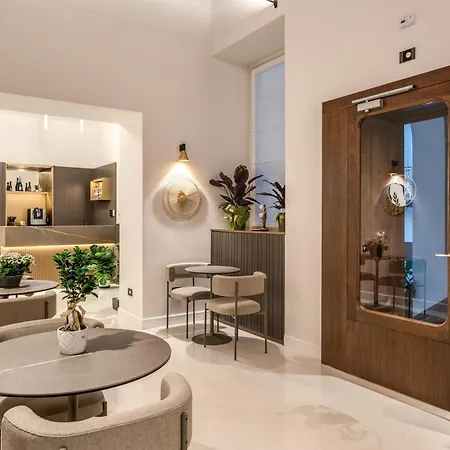 Residenze Piazza Dante Πανσιόν 3*
